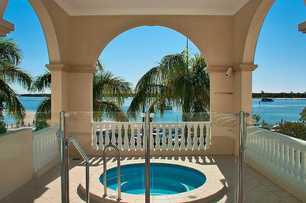 The Grand Apartments Labrador 4*,  Australia